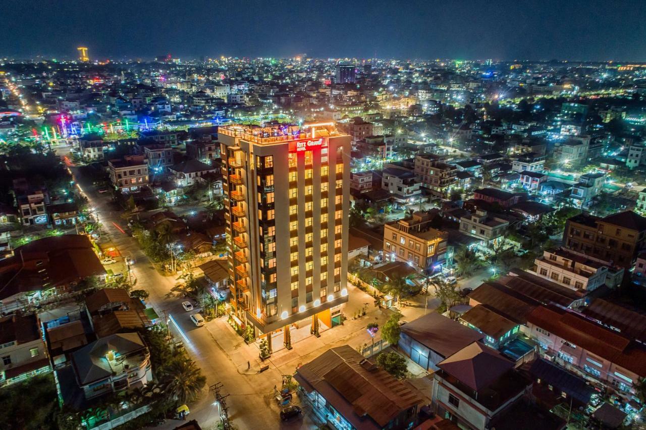 Ritz Grand Hotel Mandalay Exterior foto