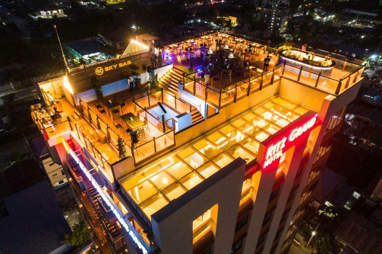 Ritz Grand Hotel Mandalay Exterior foto
