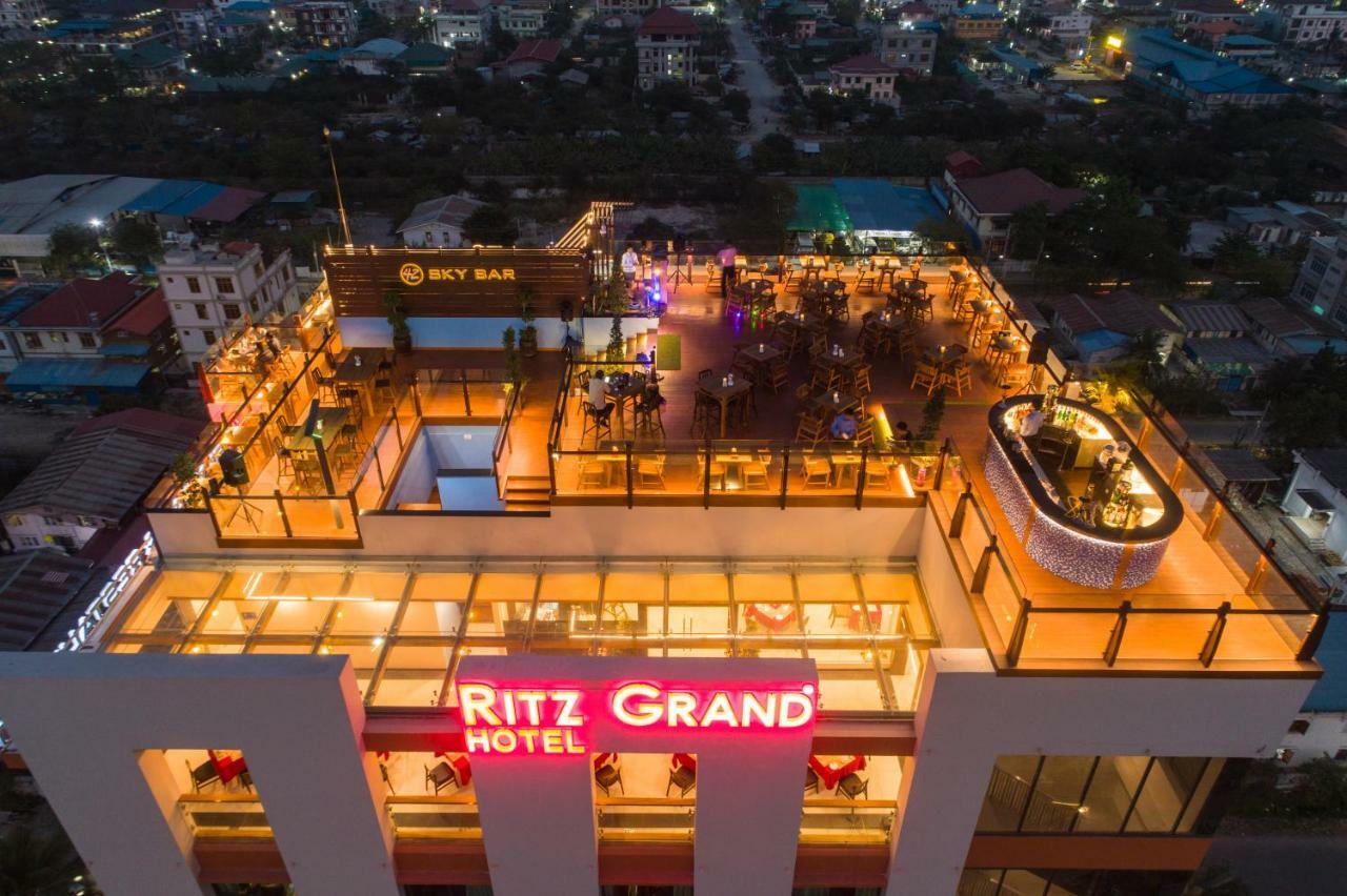 Ritz Grand Hotel Mandalay Exterior foto